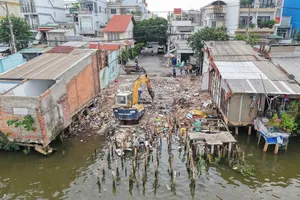 Đề xuất giảm giá đất tái định cư: Gỡ vướng di dời 39.600 căn nhà ven kênh rạch