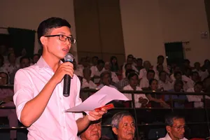 Thầy giáo kêu với Bí thư Thăng được công nhận viên chức