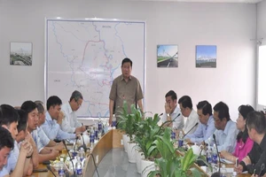 Bí thư Thăng: 'Không để giá nước sạch cao như hiện nay'