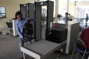 Vào UBND TP.HCM phải qua cổng kiểm tra an ninh