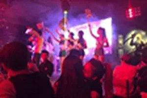 TP.HCM: Khó quản beer club có tiếp viên múa khiêu dâm