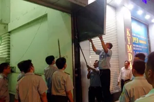 Lãnh đạo phường bị chém đứt tay khi dẹp vỉa hè