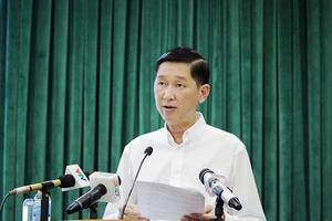 Lãnh đạo TP.HCM: Vỉa hè như đất vàng, hở là bị chiếm