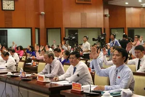 TP.HCM chốt việc thí điểm tăng thu nhập CBCC, viên chức