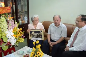 Ông Tất Thành Cang thăm nguyên lãnh đạo ĐH Bách khoa TP.HCM