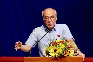 Ông Phan Nguyễn Như Khuê trao đổi Ban Dân nguyện về Thủ Thiêm 