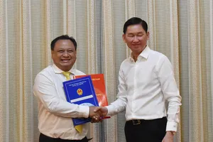 Ông Trần Phi Long làm chủ tịch UBND quận 11