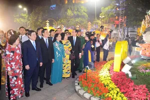 Đường hoa Nguyễn Huệ chính thức khai mạc