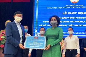 Doanh nhân Johnathan Hạnh Nguyễn góp 25 tỉ đồng chống COVID-19