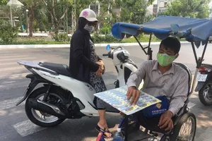 TP.HCM chi 6 tỉ đồng hỗ trợ gần 8.000 người bán vé số