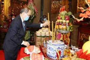 Lãnh đạo TP.HCM dâng hương giỗ tổ Hùng Vương