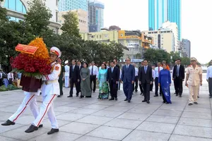 Lãnh đạo TP.HCM dâng hương tưởng nhớ Chủ tịch Hồ Chí Minh