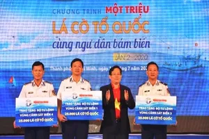 Ký kết trao tặng 1 triệu lá cờ Tổ quốc cho ngư dân bám biển