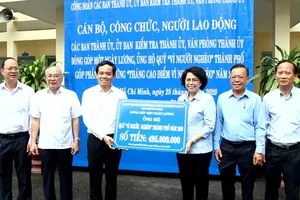 TP.HCM: Cán bộ dành 1 ngày lương ủng hộ người nghèo