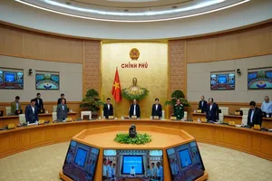 Chính phủ dành phút mặc niệm đồng bào miền Trung