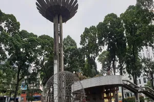 Hồ Con Rùa ở quận 3. Ảnh: NGUYỄN TÂN 