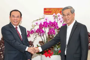 Lãnh đạo TP.HCM chúc mừng Giáng sinh đồng bào công giáo