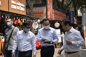 Bí thư Nguyễn Văn Nên thăm Đường sách TP.HCM