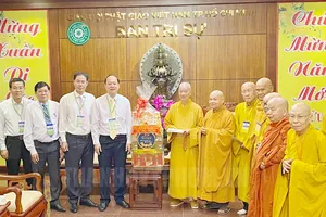 Lãnh đạo TP.HCM thăm, chúc Tết chức sắc tôn giáo