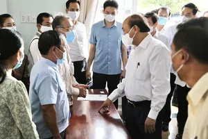 Chủ tịch nước Nguyễn Xuân Phúc tiếp xúc cử tri vận động bầu cử