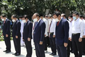 Chủ tịch nước dâng hương, dâng hoa ở TP.HCM tưởng nhớ Bác Hồ