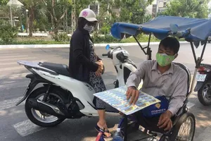 TP.HCM đề xuất 1.000 tỉ hỗ trợ người bán vé số, hàng rong, xe ôm...