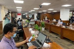 Diễn biến phức tạp, TP.HCM đang họp báo về tình hình dịch COVID-19