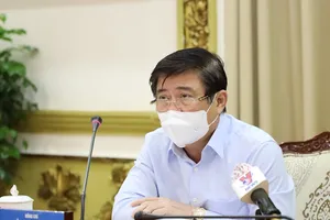 Chủ tịch TP.HCM: 6 quận huyện có nguy cơ rất cao về COVID-19