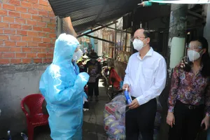 TP.HCM sẽ trao 'túi an sinh xã hội' cho người nghèo, công nhân ở trọ...