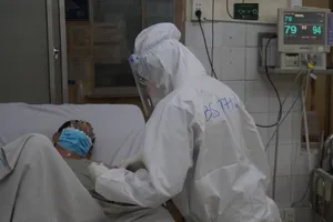 Hơn 900 nhân viên y tế ở TP.HCM đã bị phơi nhiễm COVID-19