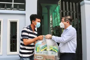 TP.HCM sẽ hỗ trợ chỗ ở, lương thực, tiền mặt cho người dân có hoàn cảnh khó khăn