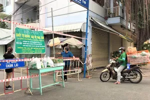 TP.HCM: Gần 9.000 shipper hoạt động lại, giảm quá tải 'đi chợ hộ'