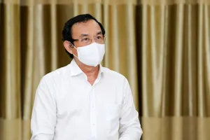 Bí thư TP.HCM: Có tình trạng doanh nghiệp để F0 về nhà 