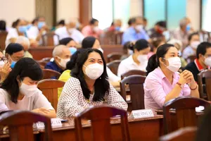 Cử tri TP.HCM đề nghị sớm tiêm vaccine mũi 3 cho người dân
