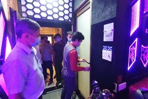 TP.HCM siết chặt các hoạt động karaoke, bar, vũ trường ở 13 xã, phường vùng cam