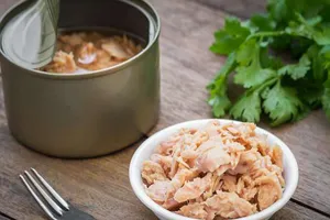 Cá ngừ đóng hộp chứa lượng kẽm cao hơn mức cho phép 100 lần