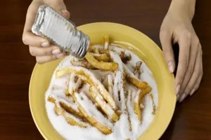 Ăn mặn ảnh hưởng như thế nào đến sức khỏe?