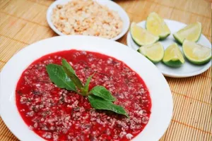 Tiết canh lợn, một món ăn sống chứa nhiều nguy cơ tiềm ẩn