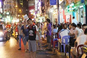 Không mang găng tay khi chế biến thức ăn sẽ bị phạt 1-3 triệu