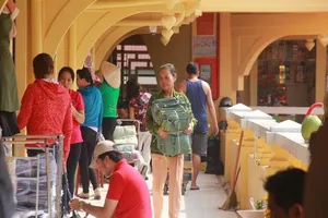 Cận cảnh chợ Bình Tây ngày chính thức hoạt động trở lại