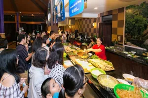 Những loại thực phẩm cần hạn chế ăn khi đi du lịch mùa Noel