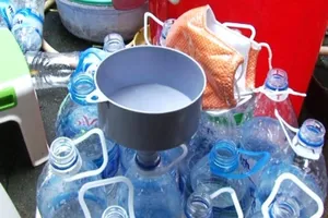 Rùng mình sản xuất giấm ăn bằng nước lã và axit