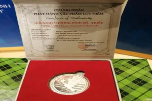 Bán hết sạch đồng xu đắt đỏ chào mừng thượng đỉnh Mỹ- Triều