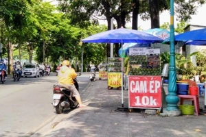 TP.HCM nắng đổ lửa: Cam vắt, nước mía... siêu rẻ lên ngôi 