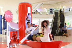 Coca-Cola ra mắt bộ 6 lon đặc biệt khiến giới trẻ thích thú