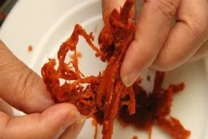 Làm gì để tránh mua phải thịt bò khô kém chất lượng?