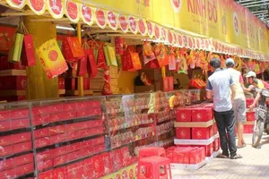 Cẩn trọng khi mua bánh Trung thu ‘phơi nắng, nằm sương’