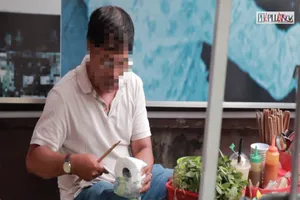 Rước bệnh vì chỉ giấy... lau miệng