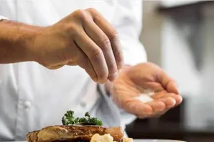 Giảm muối trong ăn uống để phòng tránh bệnh tật