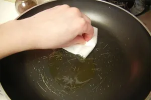 Chảo chống dính nếu không chú ý khi nấu rất dễ gây bệnh